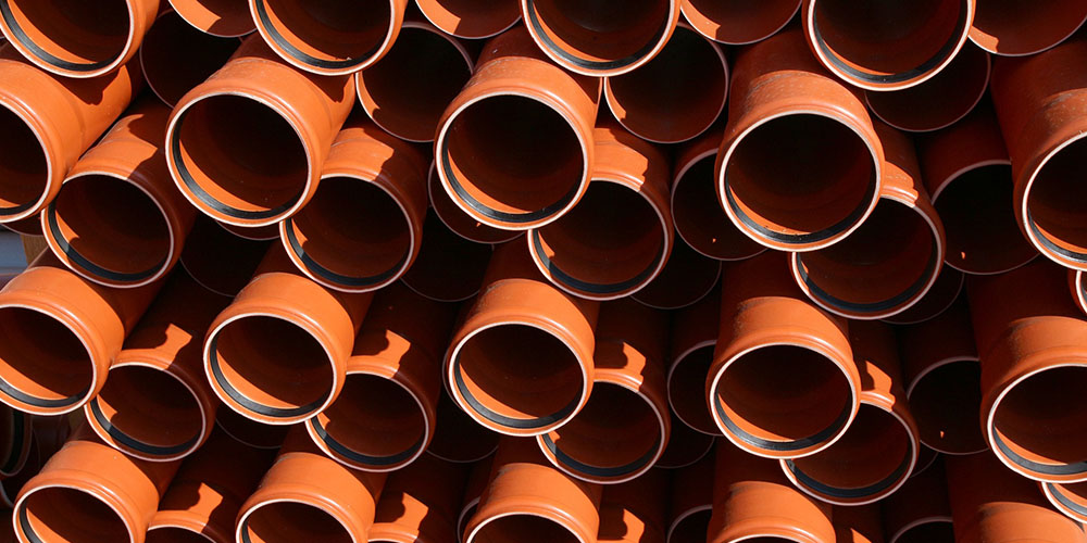 Tuberías y accesorios (tubos de cobre, PVC, hierro)